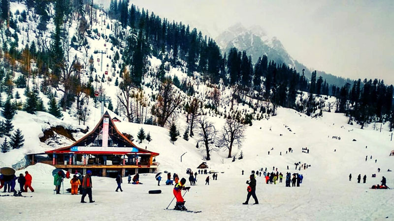 Rohtang Pass sees fresh snowfall, hotels near full capacity
