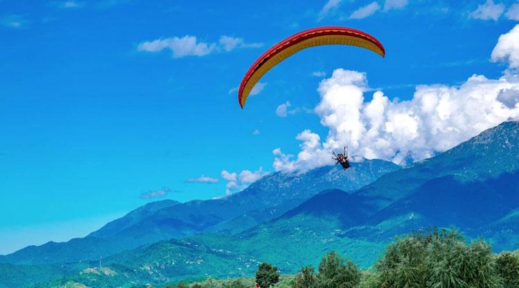 With 200 flights a day, paragliding picks up in Bir-Billing, boosts tourism